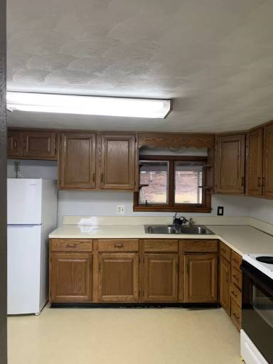Main picture of 738-740 Donnelly St