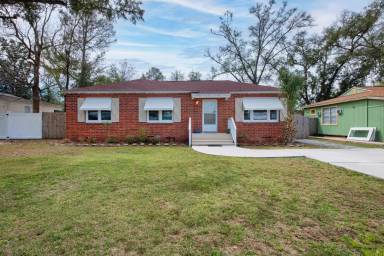 Main picture of 303 SE Gilliland Rd