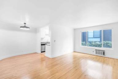 Main picture of 814 S Sherbourne Dr