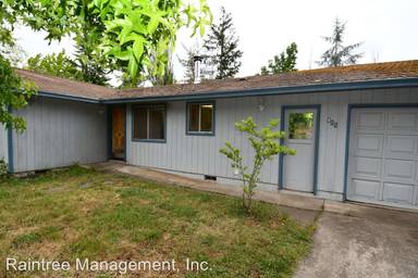 Main picture of 805 NE Ash Ct