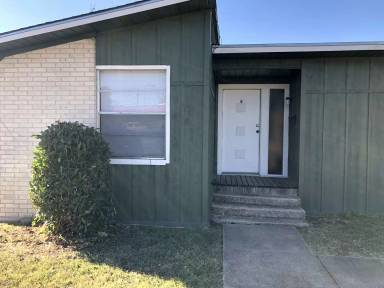 Main picture of 800 S 35th St