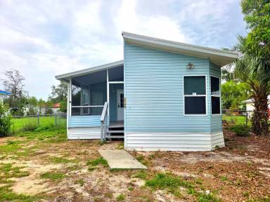 Main picture of 2249 Golfview St