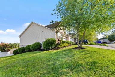 Main picture of 6330 Sky Song Ln