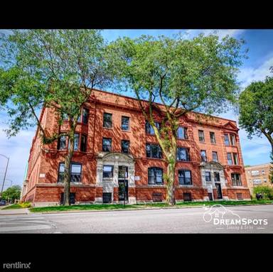 Main picture of 4752 S Michigan Ave