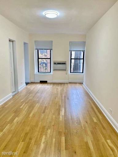 Main picture of 165 E 83rd St