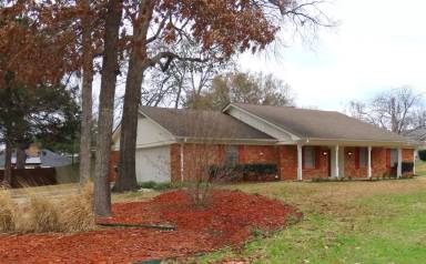 Main picture of 512 Top Hill Dr