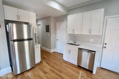 Main picture of 460 Saratoga St