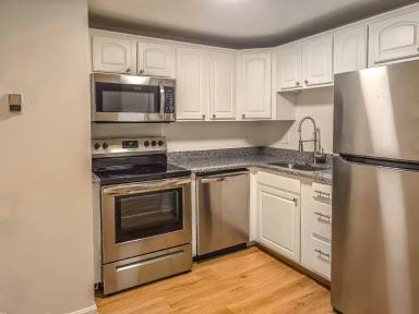 Main picture of 80 English Village Rd