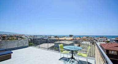 Main picture of 520 Manhattan Ave