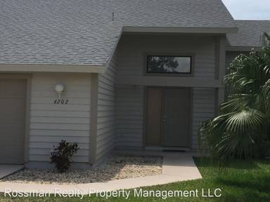Main picture of 4202 SW 6th Pl