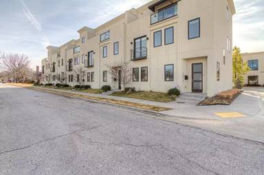 Main picture of 1314 E 35th Pl
