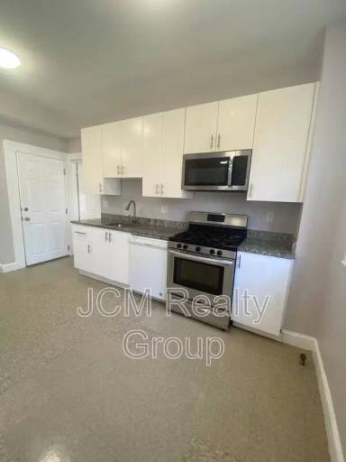 Main picture of 1-5 Torrey St & 679-683 Washington St
