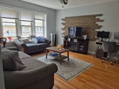 Main picture of 4839 W Addison St