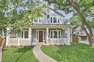 Main picture of 2836 Salado St