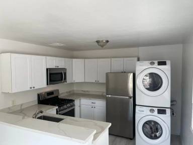 Main picture of 420 Claremont St