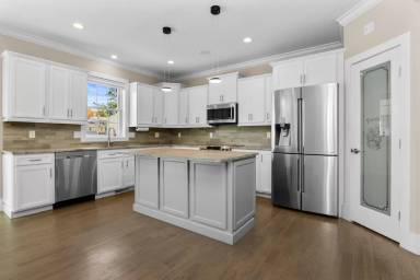 Main picture of 184 Burlington Ave