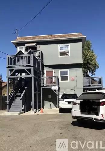 Main picture of 1525 Derby St