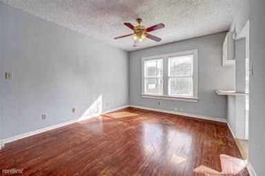 Main picture of 410 W Main St
