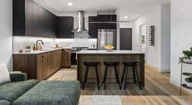 Main picture of 209 E Grand Ave