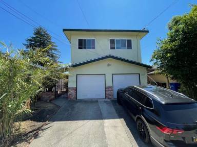 Main picture of 3138 Maple Ave