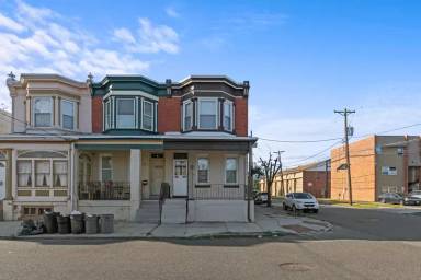 Main picture of 110 York St