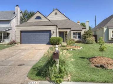 Main picture of 6211 E 91st Pl