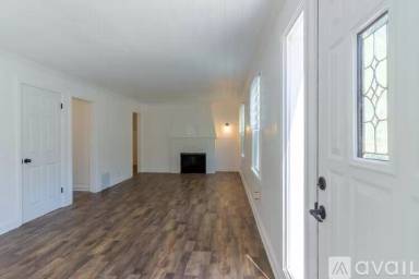 Main picture of 906 W 101st Ter