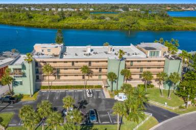 Main picture of 18201 Gulf Blvd
