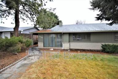 Main picture of 7201 W Amity Rd