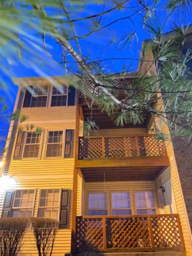 Main picture of 102 N Timber Dr