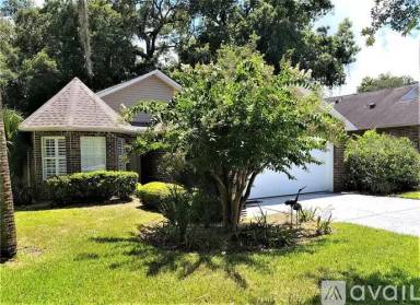 Main picture of 6 Oak Village Dr