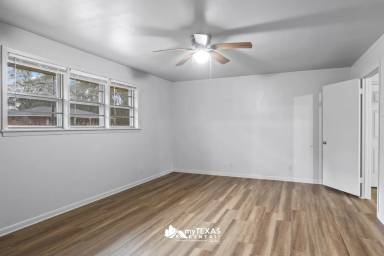 Main picture of 403 Dogwood Ln