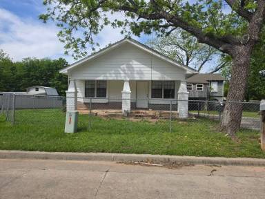 Main picture of 240 S Draper Ave