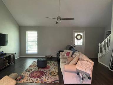 Main picture of 176 Wright Cir