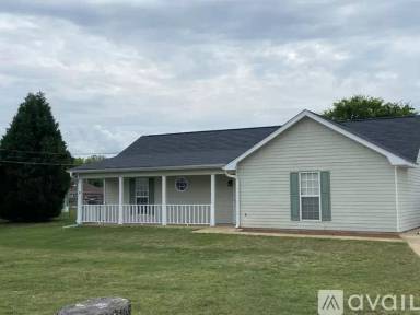 Main picture of 28 Fallowfield Dr