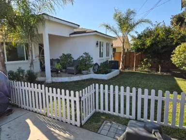 Main picture of 3606 W 105th St