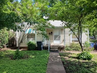 Main picture of 2909 W Clarendon Dr