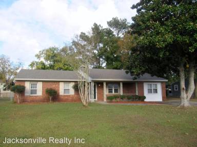 Main picture of 17 Walnut Dr