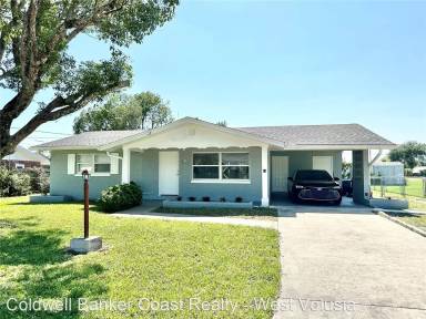 Main picture of 2215 Poinsettia Dr