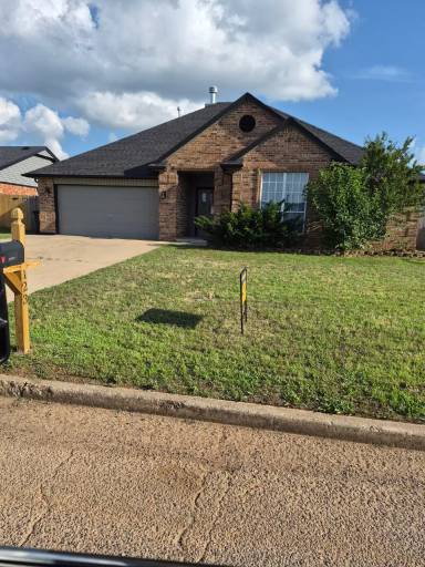 Main picture of 123 Meadows Ln