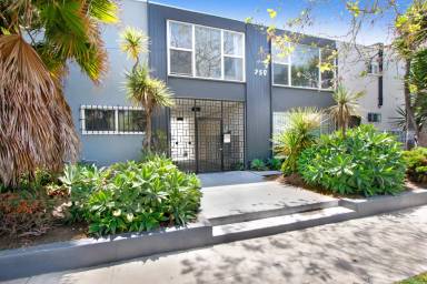 Main picture of 950 Venice Blvd