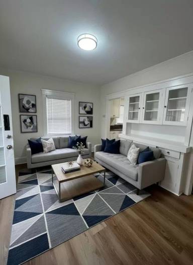 Main picture of 1117 1/2 Pine Ave