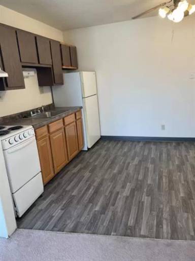 Main picture of 1440 1450 1460 Meadowview Dr