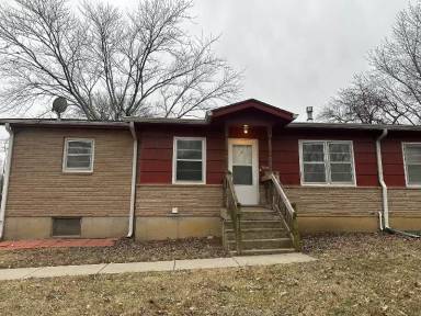 Main picture of 704 SE Green St