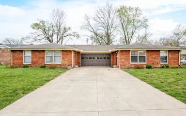 Main picture of 3819 1/2 Camelot Ln
