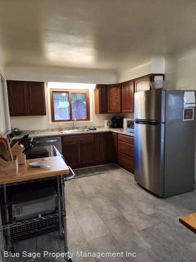 Main picture of 1430 W Hendrickson Rd
