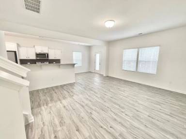 Main picture of 117 Lorcan Ln