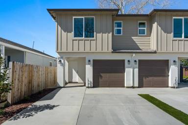 Main picture of 2565 Lexington St