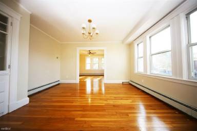 Main picture of 521 Heath St