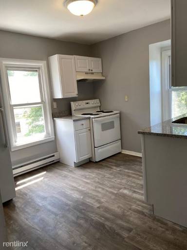 Main picture of 103 W Madison St
